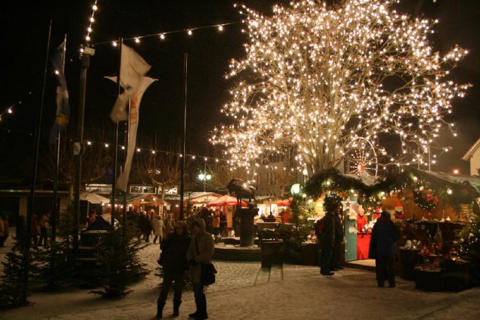 Lichterbaum am Geißbockbrunnen